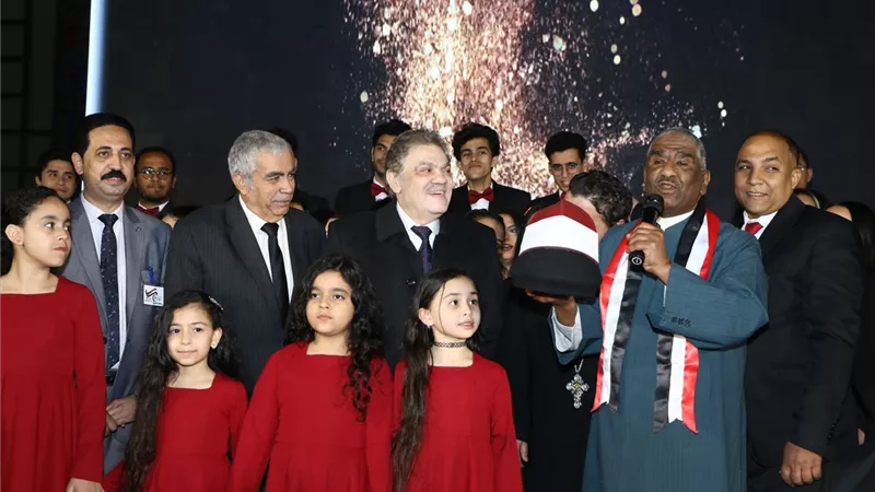 «عمامة الأزهر» و«القلنسوة المسيحية» ترسمان علم مصر فى احتفالية حزب الوفد