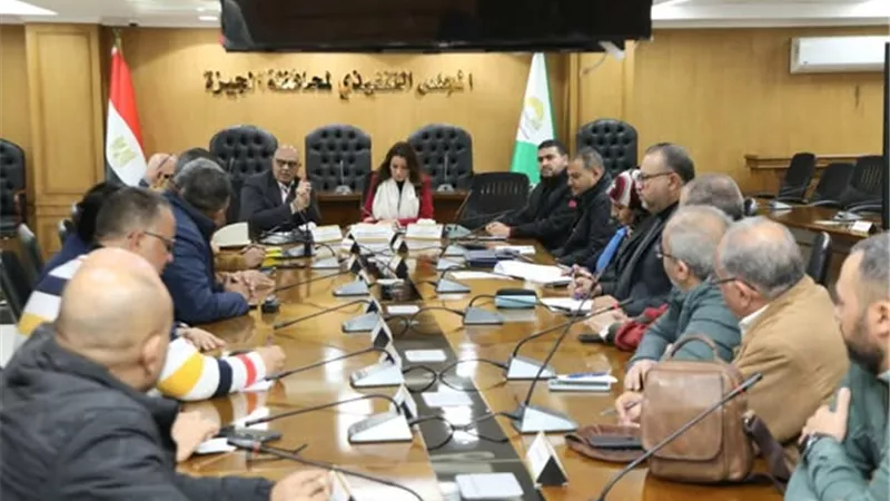 نائب محافظ الجيزة تتابع تنفيذ مشروعات الطرق ورفع كفاءة أنفاق الطريق الدائري