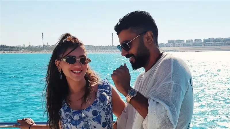بعد خوضه حربا للدفاع عنها|لقطات رومانسية جمعت محمد سامي بزوجته مي عمر