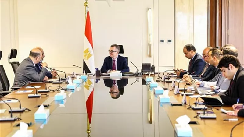 وزير التخطيط يبحث مع البنك الدولي تعزيز الشراكة ودعم التنمية المحلية