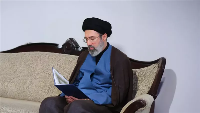 تقرير بريطاني: مجتبى خامنئي يمتلك شقتين أمام مبنى السفارة الإسرائيلية بلندن