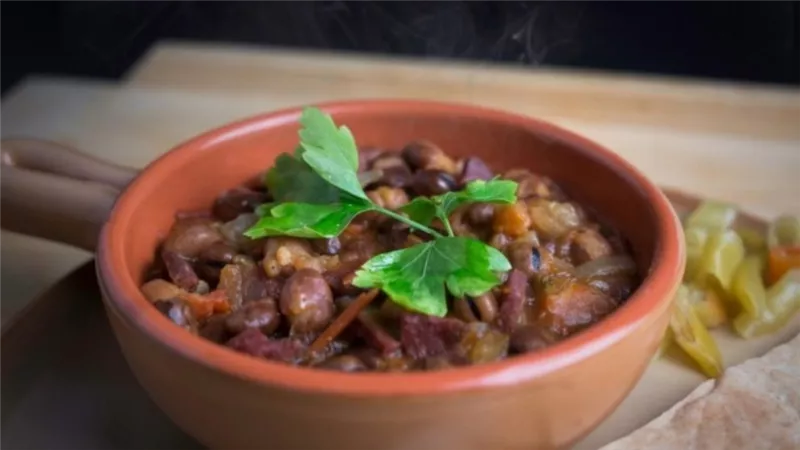 للسحور في رمضان.. طريقة عمل فول مدمس شهي في دقائق 	