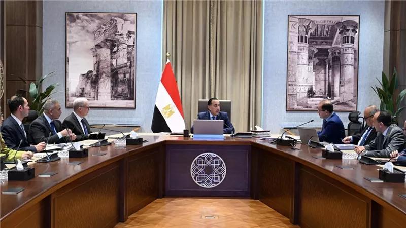 رئيس الوزراء يستعرض التقديرات الأولية لمشروع موازنة العام المالي 2026/2027