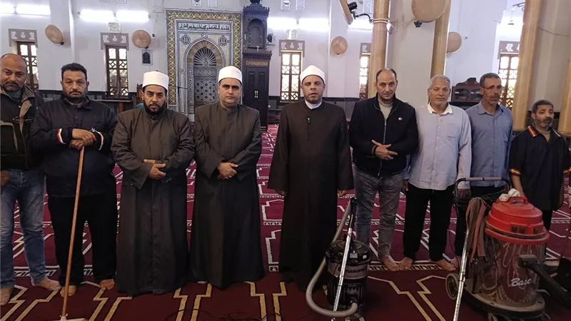 مديرية أوقاف دمياط تكثف حملات النظافة استعدادا للتهجد والاعتكاف في رمضان
