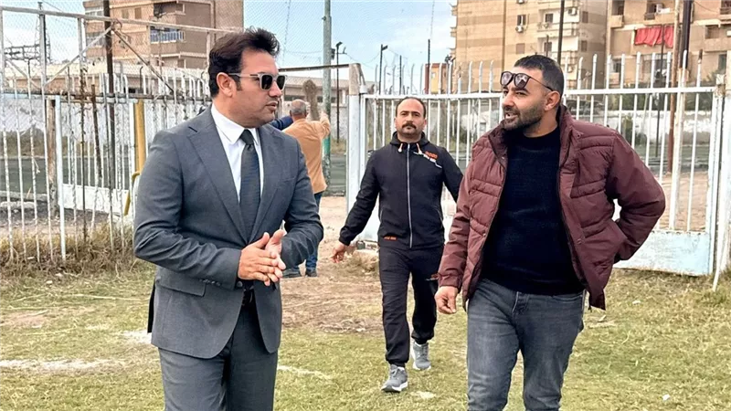 بحث تطوير البنية التحتية لنادي غزل دمياط خلال جولة مدير الشباب