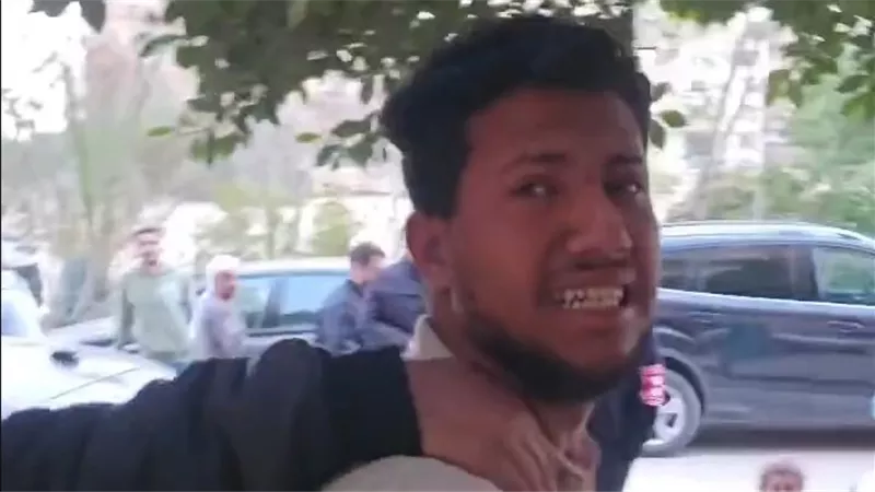 طلب الأوردر ورفض يدفع تمنه.. الأمن يفحص فيديو متداول لإستغاثة عامل دليفري