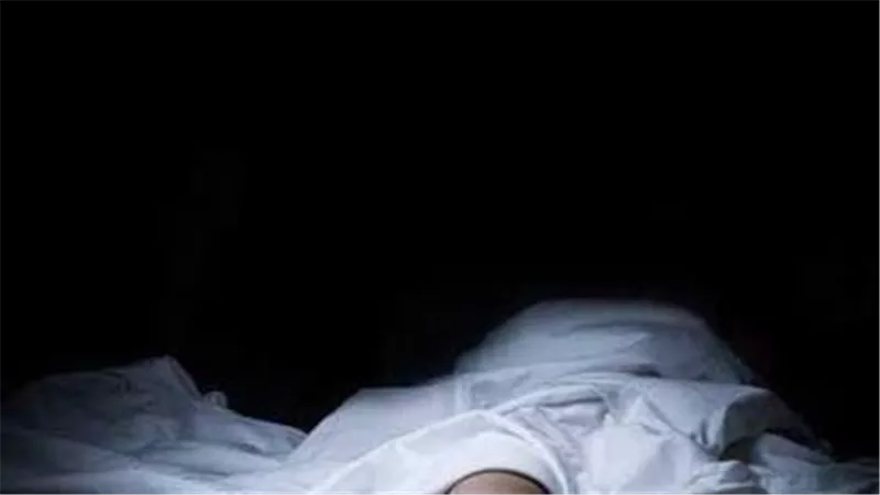 مأساة في قرية الدير جنوب الأقصر.. شاب ينتحر داخل منزله