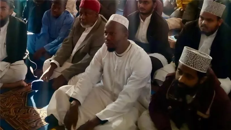 الشيخ أحمد لوكوس يستعرض تجربته الشخصية في رحلة الهداية بمسجد البحوث الإسلامية 
