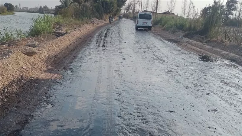 محافظ الغربية يتابع رصف المرحلة الثالثة من طريق السنطة – شنراق
