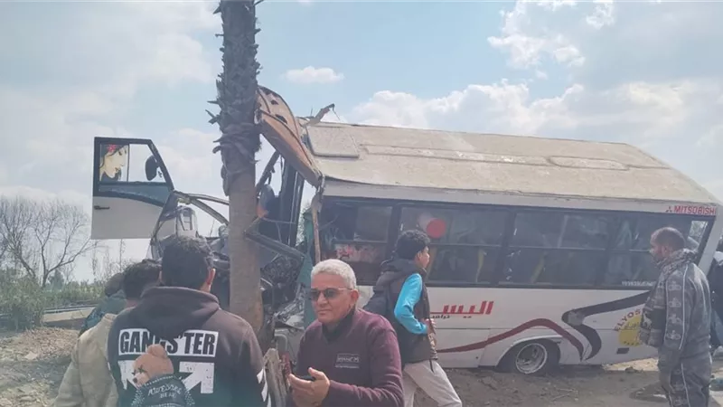 خروج مصابي حادث أتوبيس طريق المحلة طنطا بعد شفائهم