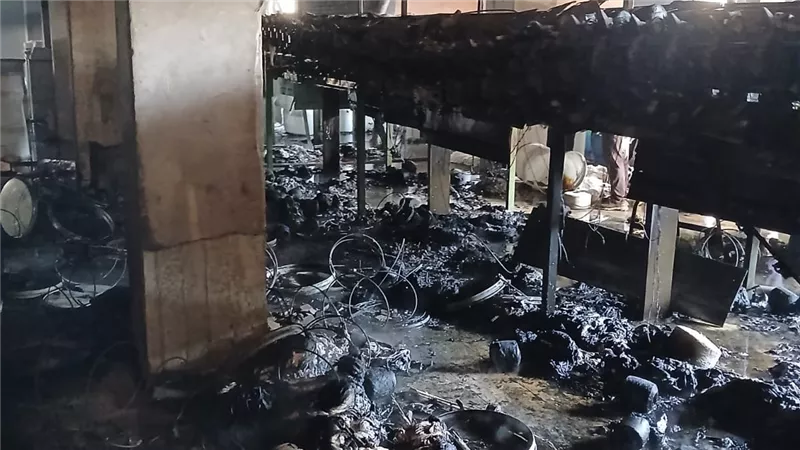 محافظ القليوبية يتابع جهود السيطرة على حريق مصنع نسيج بحي غرب دون إصابات