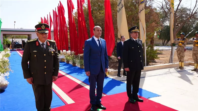 في يوم الشهيد.. محافظ أسيوط يضع إكليلًا من الزهور على النصب التذكاري للشهداء