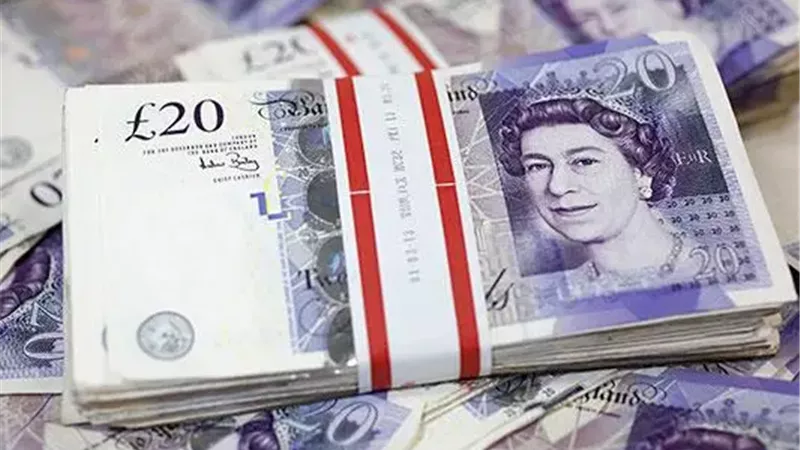 سندات بريطانيا تتراجع بحدة مع قفزة قياسية لأسعار النفط والوقود عالمياً
