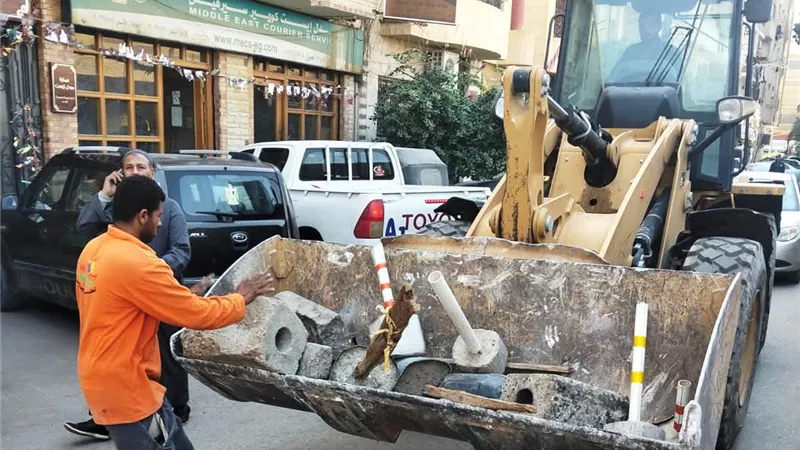 تنظيم حملة مكبرة لرفع 143 حالة إشغال وتعدى على حرم الطريق بمناطق أسوان 