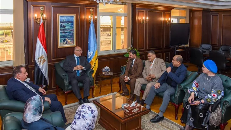 أيمن عطية يستقبل نقيب الصحفيين بالإسكندرية: الإعلام شريك أساسي في دفع التنمية