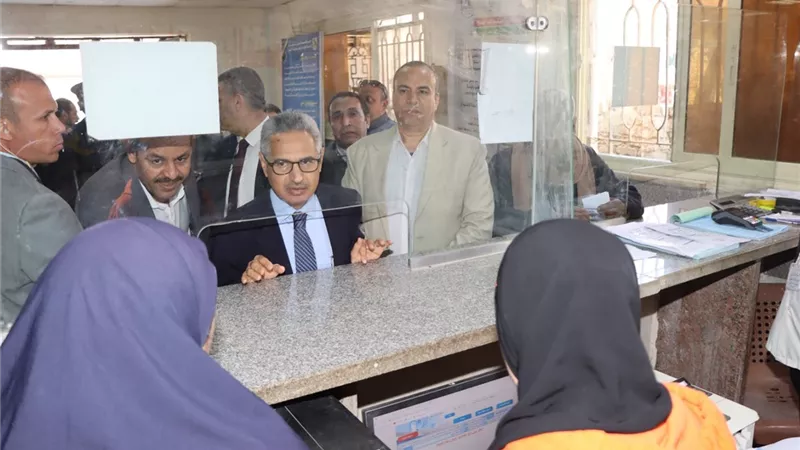 محافظ بني سويف يتابع سير العمل في بملف التصالح خلال زيارته لمدينة الفشن