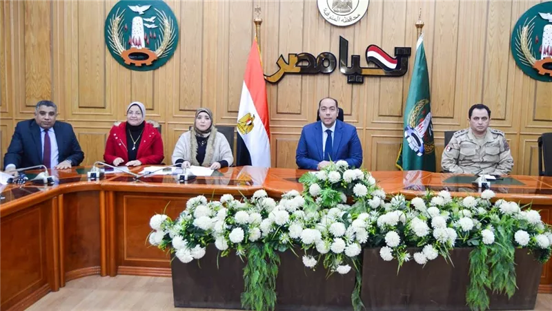نائب محافظ المنوفية يتابع موقف تسليم مشاريع الصرف الصحي والغاز لـ6 قرى بأشمون