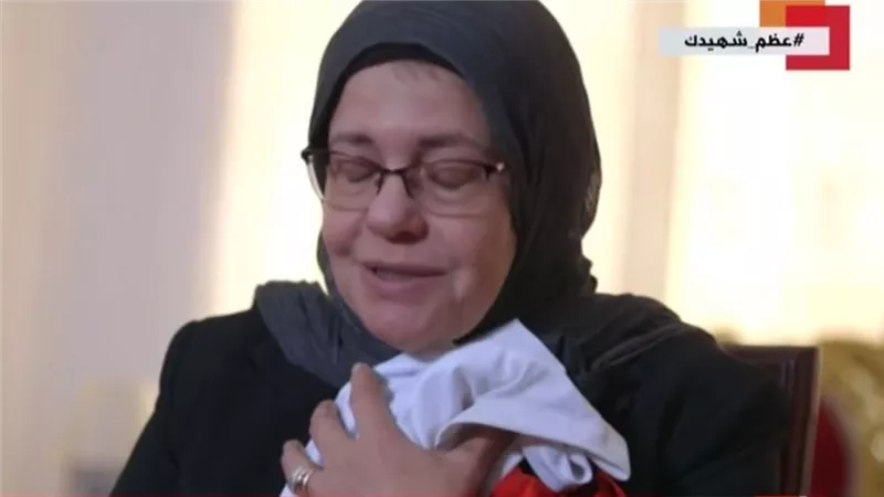 ابنه اتولد بعد استشهاده وسميناه على اسمه..كلمات مؤثرة من والدة البطل أحمد خالد