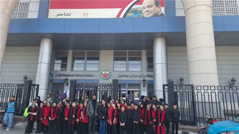 بالصوت والنشيد.. المترو يتحول إلى مسرح وطني في ذكرى الشهيد