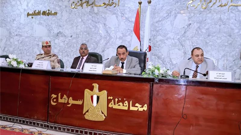 محافظ سوهاج يتابع مشروعات 