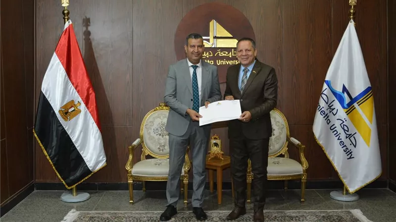تكليف الدكتور رشدي فتحي حسن وكيلاً لكلية التجارة للدراسات العليا بجامعة دمياط
