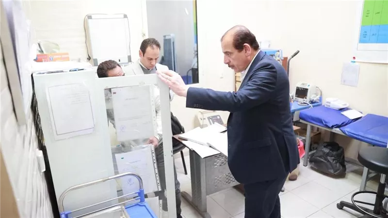 جولة تفقدية مفاجئة لنائب وزير الصحة لمستشفى السلام التخصصي ومركز «أهالينا»