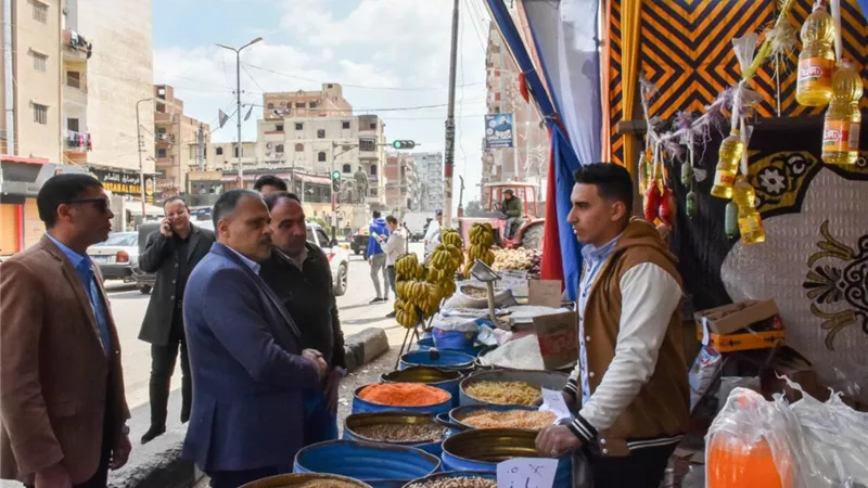 محافظ الشرقية يتفقد معرض اهلا رمضان بمنيا القمح ويوجه بضخ سلع اضافية 