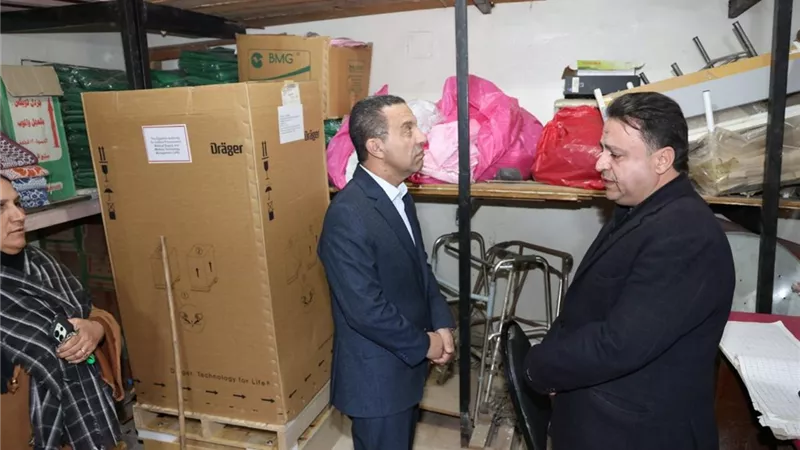 محافظ المنوفية يفاجئ مستشفى قويسنا المركزي ويحول 224 موظفًا للتحقيق