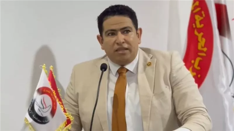 قيادي بالحرية يشيد بالتوسع في العمل عن بعد: خطوة لإعادة تنظيم بيئة العمل