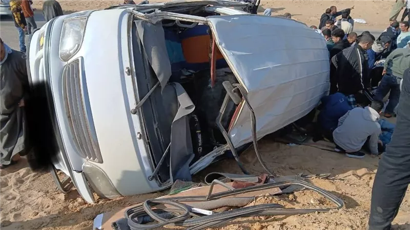 8 إصابات بانقلاب ميكروباص على الطريق الصحراوي الغربي بالعياط