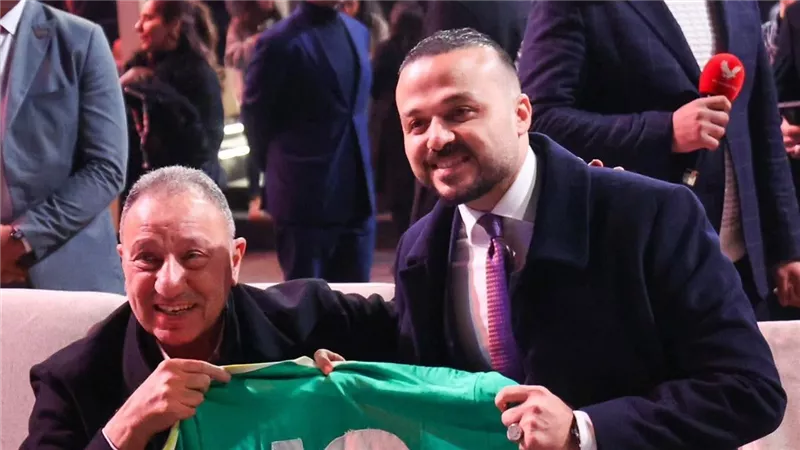 مقتنيات الخطيب وشحاتة..الجارحي يفوز بمزاد لصالح مؤسسة الأهلي للتنمية المجتمعية