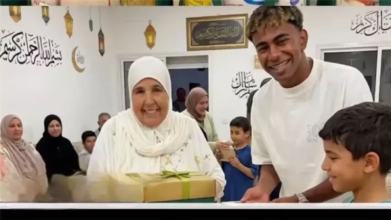 حقيقة توزيع لامين يامال وجدته المغربية وجبات رمضانية
