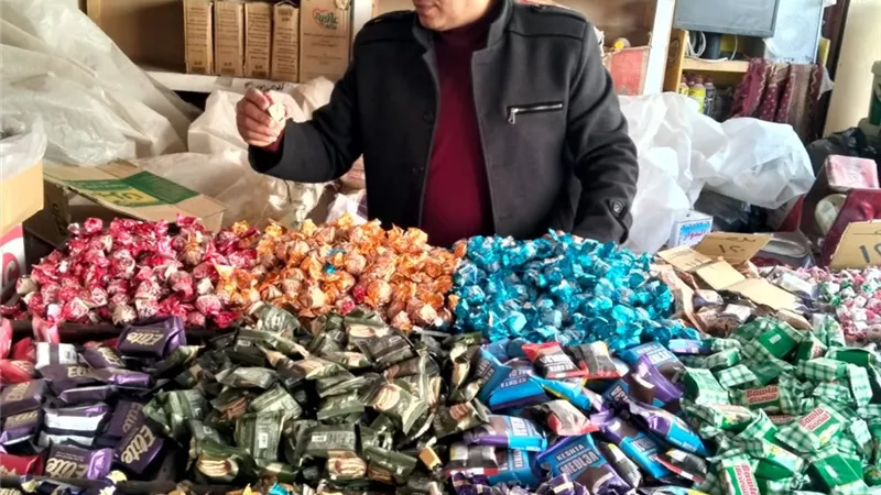 تموين الغربية يضبط سلعًا فاسدة ويغلق مصنع أعلاف غير مرخص