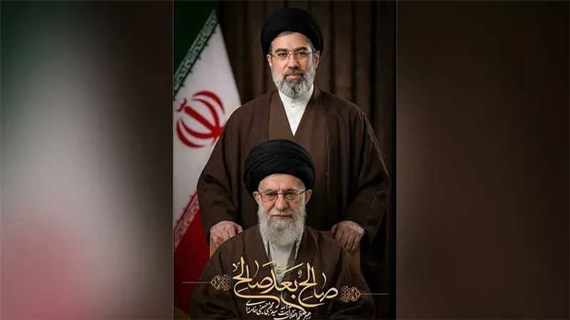 كما الأب كذلك الابن.. إسرائيل: يد المرشد الإيراني مجتبى خامنئي ملطخة بالدماء