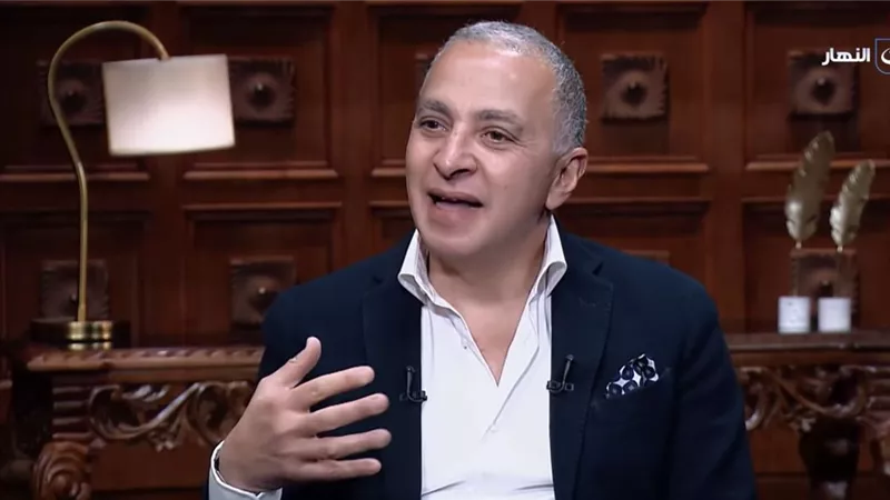كيف بدأ مشواره؟.. أحمد السويدي يروي أول يوم له في المصنع مع والده