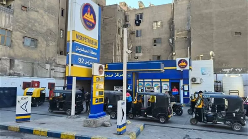 مع أول أيام زيادة البنزين.. جولة ميدانية لرئيس حي السيدة زينب بمحطات الوقود