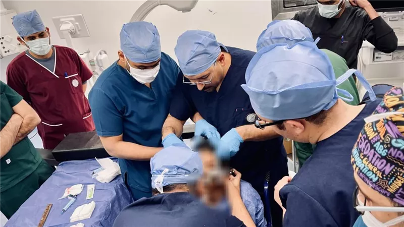 نجاح أول عملية زرع مضخة باكلوفين لعلاج التشنج العضلي لمريض بمستشفى الكرنك