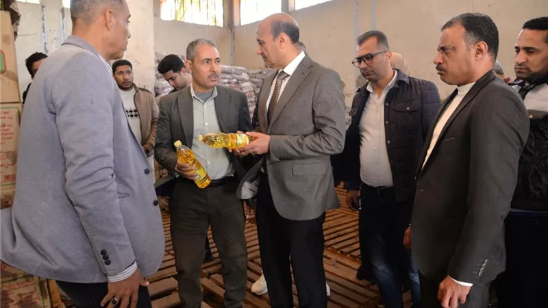 محافظ أسيوط يتفقد مخازن الشركة المصرية لتجارة الجملة بنزلة عبد اللاه 
