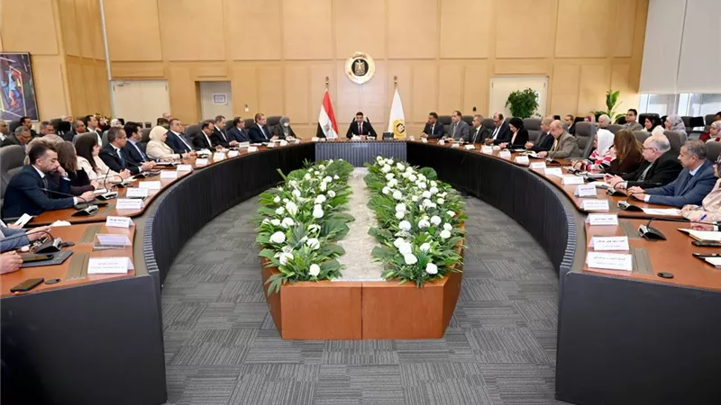وزير الصناعة يوجه بتعظيم الخامات المحلية وتبني التكنولوجيا الحديثة
