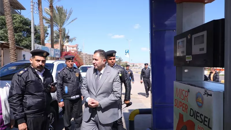 محافظ دمياط يتابع توافر المواد البترولية والالتزام بالأسعار الجديدة  