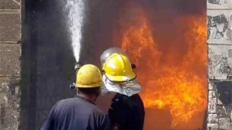 حريق يلتهم 3 محلات تجارية بسوق كوم أمبو والحماية المدنية تسيطر