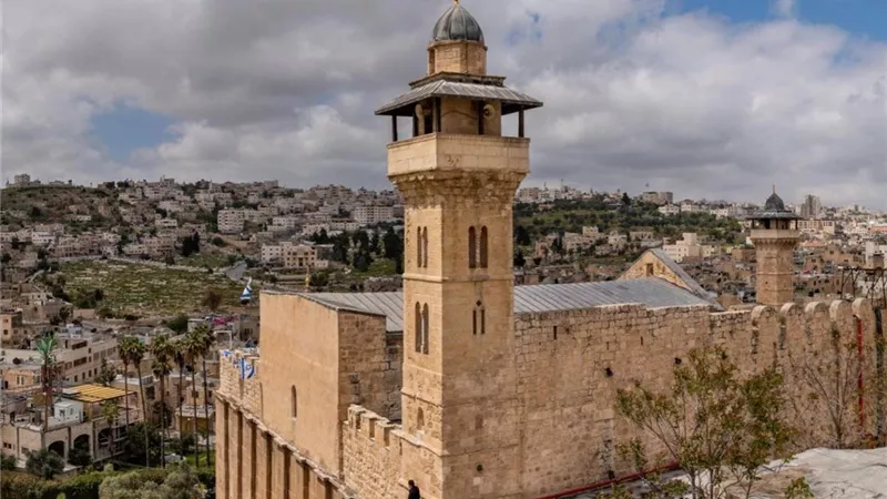  50 مصليًا فقط.. إسرائيل تفرض قيودًا على الصلاة في المسجد الإبراهيمي