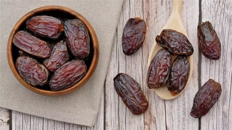 التمر وفوائده المدهشة لصحة الدم والطاقة خلال الصيام وروتينك اليومي 	