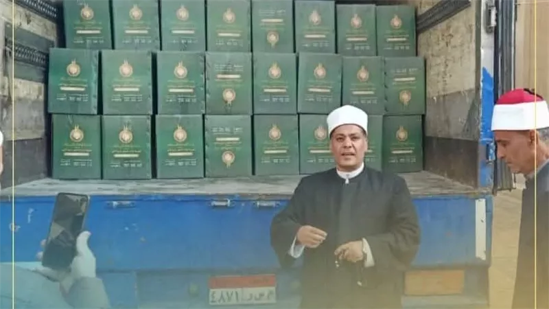 الأوقاف وبيت الزكاة يوزعان 5000 كرتونة غذائية في 5 محافظات