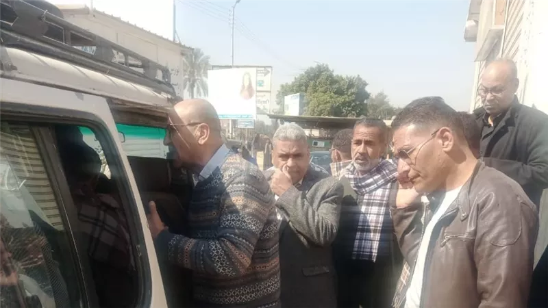 بتوجيهات محافظ قنا.. نائب المحافظ والسكرتير العام يتفقدان مجمعات المواقف 