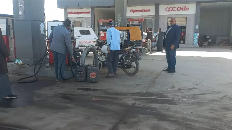 حملات مكثفة على محطات الوقود بالشرقية لضمان الالتزام بالأسعار الجديدة  