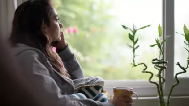 أخطر من العزلة .. نوع خفي من الوحدة يهدد صحتك النفسية 	