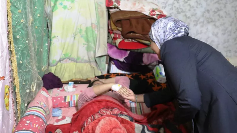 حادث مؤسف لطفلة بأسوان.. المحافظ يتدخل لضمان سلامتها ومنع تكرار الحوادث