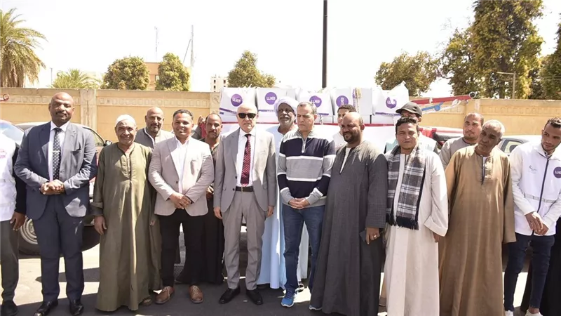 محافظ الأقصر يشهد توزيع 3000 كرتونة غذائية ضمن حملة مؤسسة صناع الخير