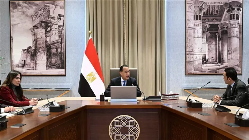 رئيس الوزراء يتابع الموقف التنفيذي لمشروعات شركة 